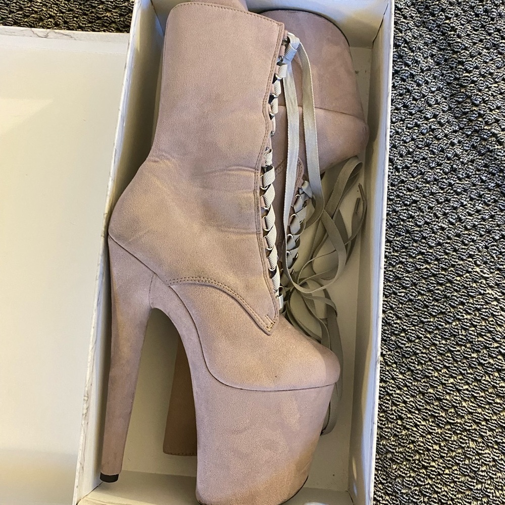 Hella heels - size 7 - high babydoll lilac mink - 8 inch